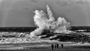 2479 Fotograf  Jes-Peder K. Loekke  -  Strong wave meets Vorupoer  